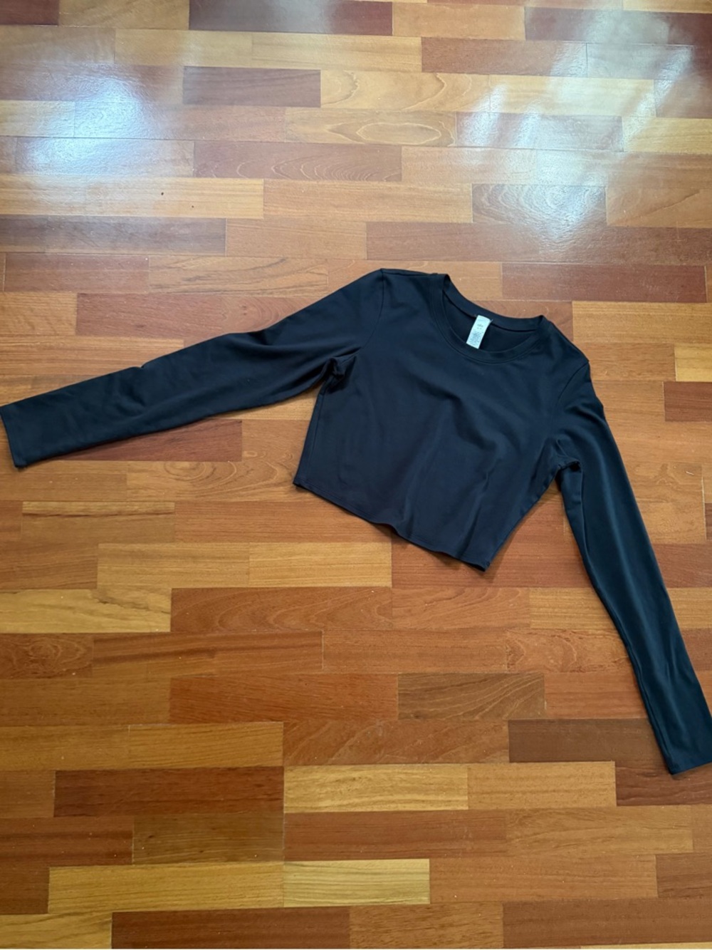 Alo Black Long-Sleeve Cropped Top
